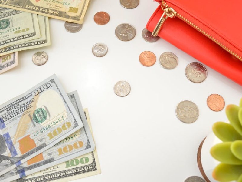 Best Zipper Wallets for Men in 2024 for Security and Organization