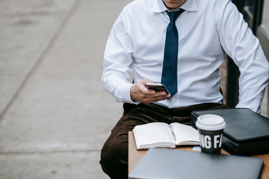 Business Casual Hybrid Work Outfits 2026: What 3 Years of Hybrid Work Taught Me About Business Casual That Actually Works