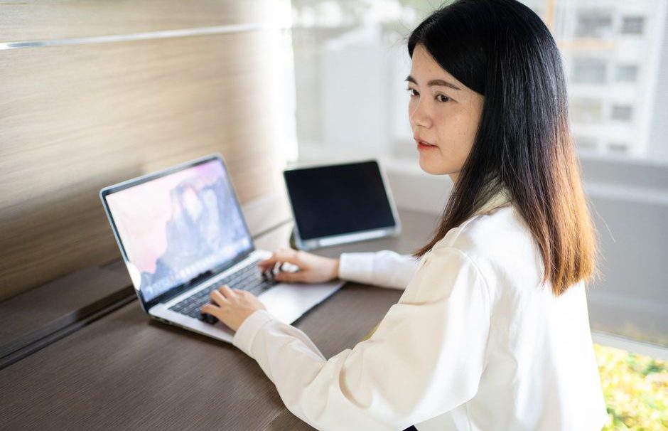 Business Casual Remote Workers: Business Casual for Remote Workers: A 2026 Style Guide