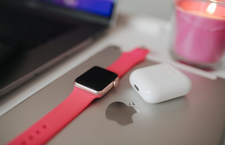 Lerobo Resin vs. Metal Watch Bands: Which Apple Watch Style Suits You Best?
