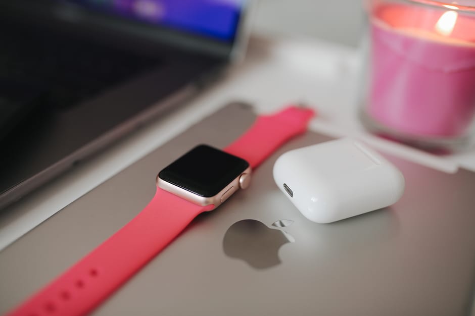 Lerobo Resin vs. Metal Watch Bands: Which Apple Watch Style Suits You Best?