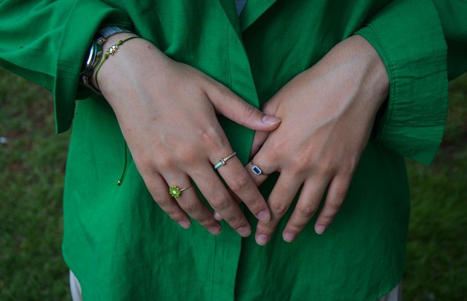Mejuri Vs Gorjana Everyday Gold Jewelry: Mejuri vs. Gorjana: Which Everyday Gold Jewelry Brand Lasts Longer?